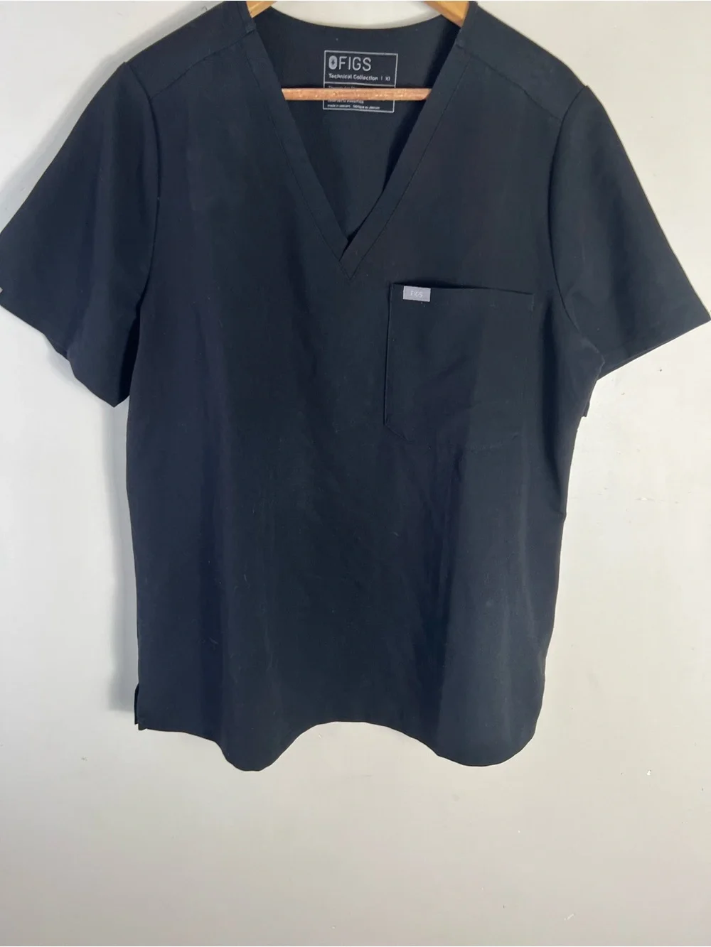 FIGS Catarina One-Pocket Scrub Top  Black Size XL Women's Medical Top - Picture 5 of 10